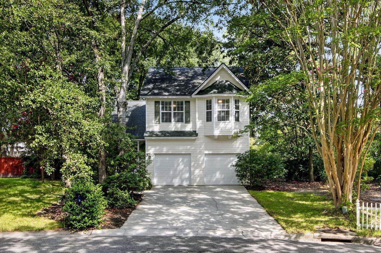 8 Latham Circle - Photo 1