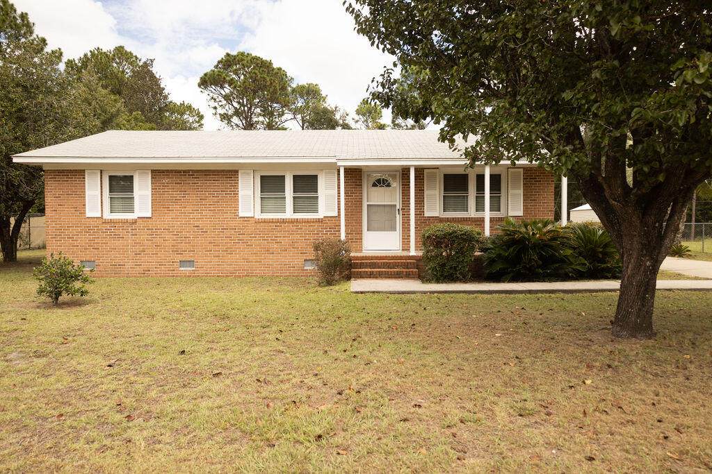 227 Carolina Circle - Photo 1