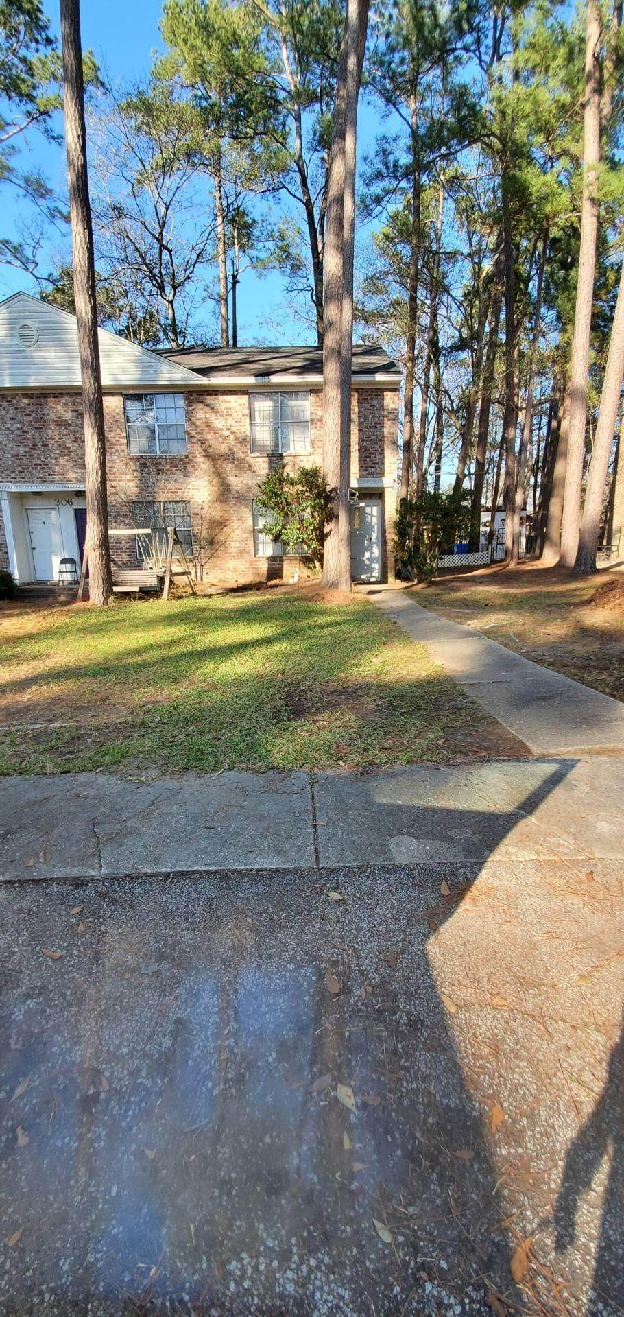 306 Crestview Drive - Photo 1