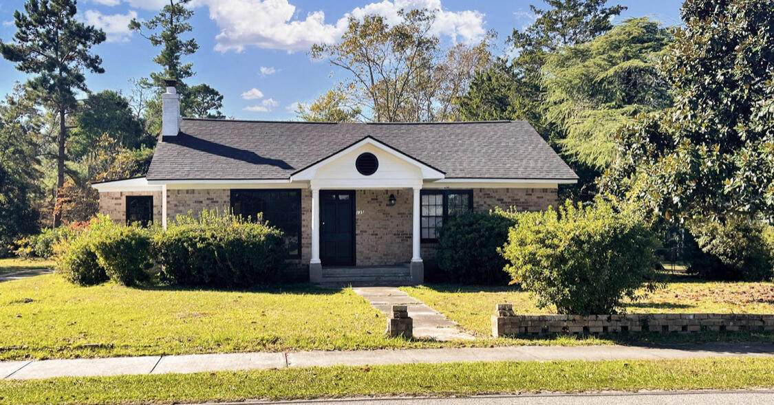 135 Carolina Drive - Photo 1