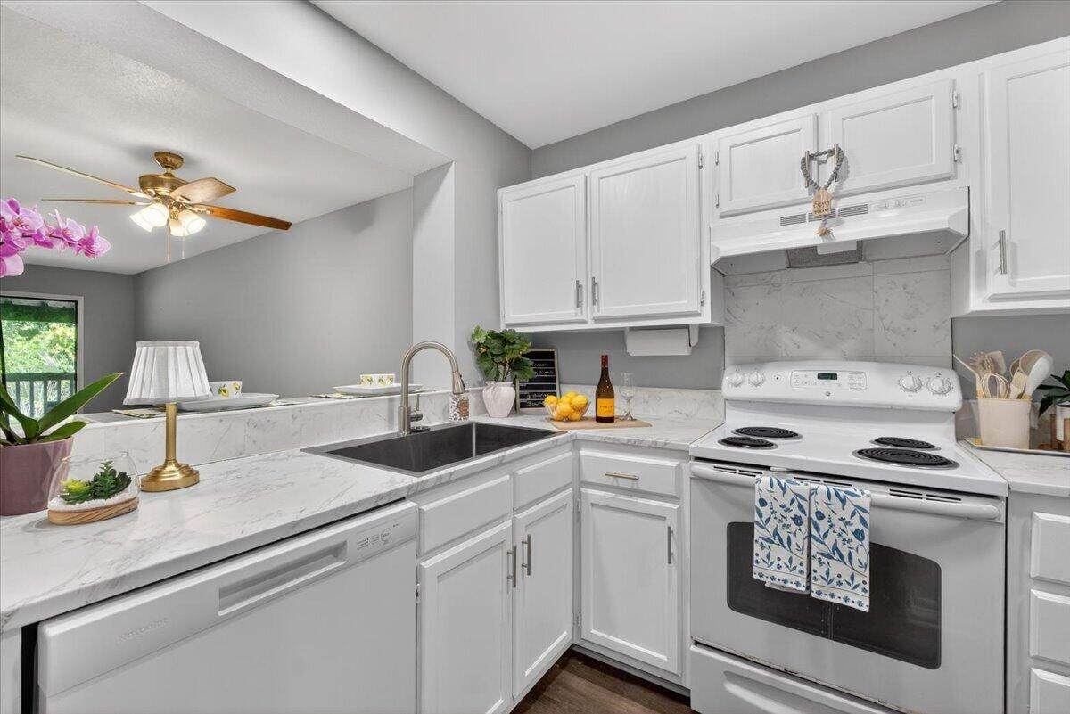 1530 Fort Johnson Road - Photo 1