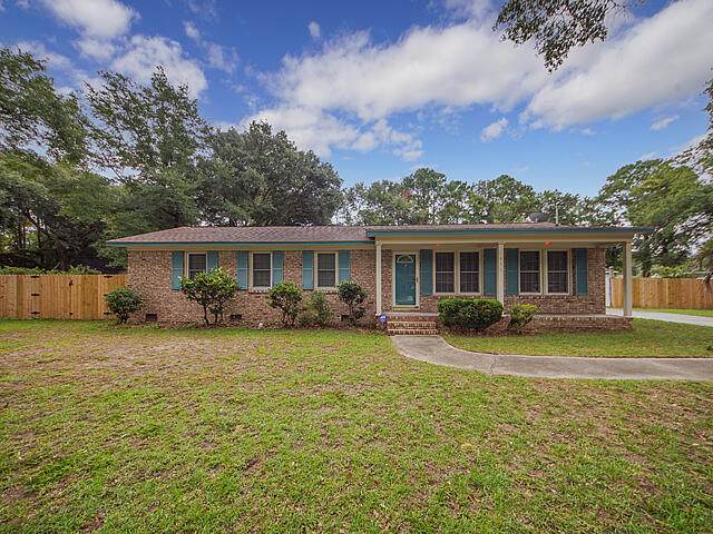 1435 Fort Johnson Road - Photo 1