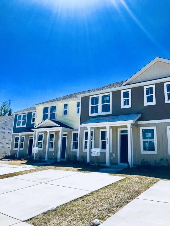 7867 Montview Road - Photo 1