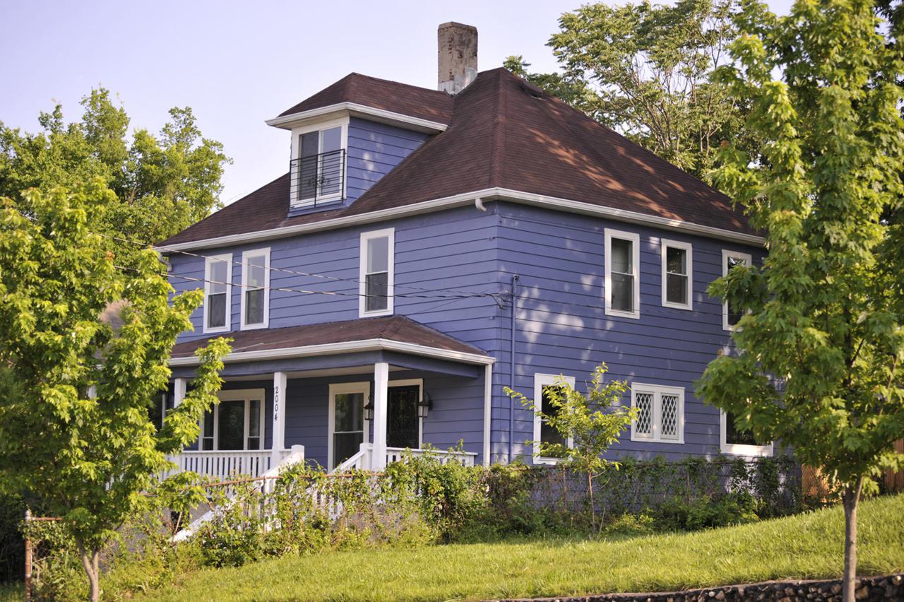 2004 Vine St - Photo 1