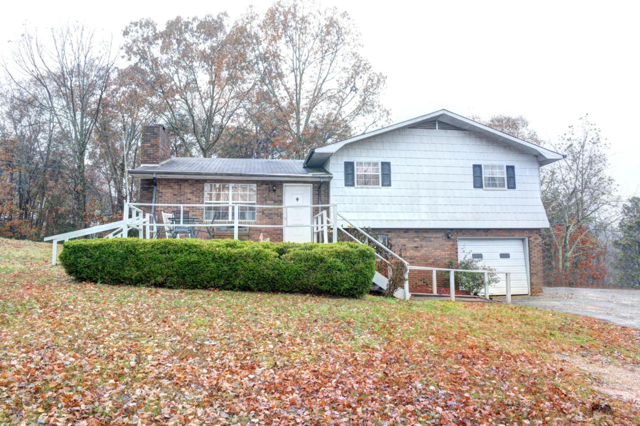 242 Laurel Dr - Photo 1