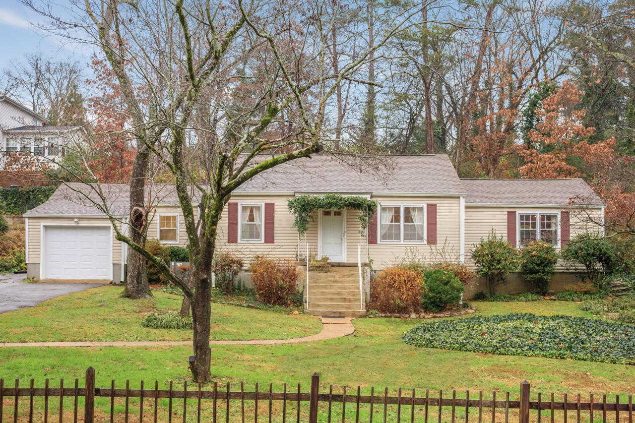 1033 Englewood Ave - Photo 1