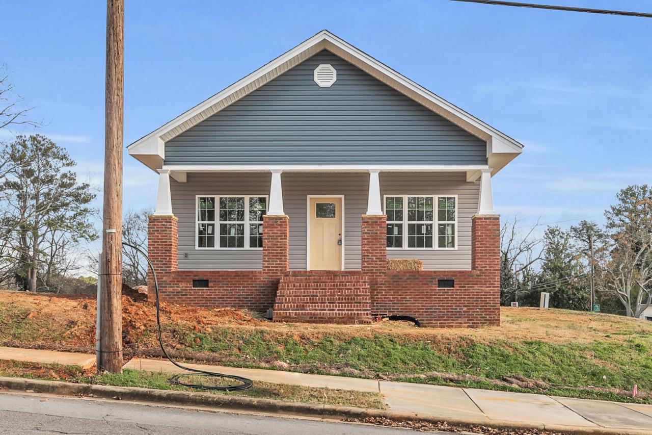702 Woodmore Ln - Photo 1