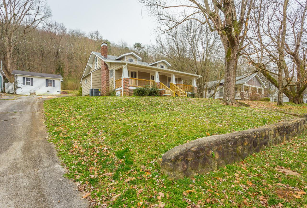 2206 James Ave - Photo 1