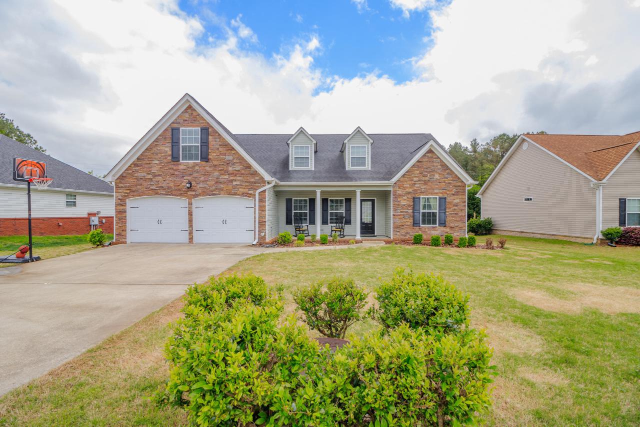 588 Peachtree Cir - Photo 1
