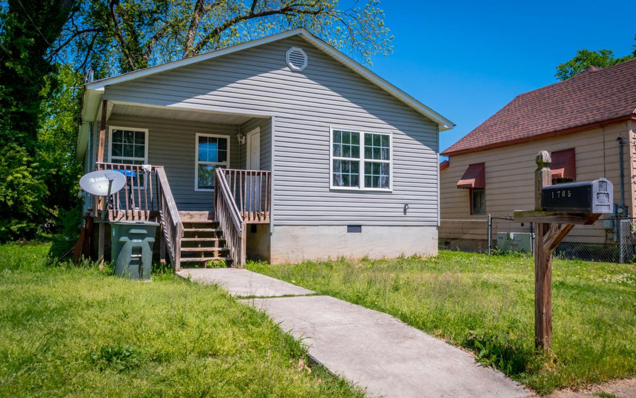 1685 Walker St - Photo 1