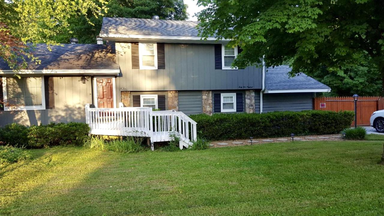 4500 Sherry Ln - Photo 1