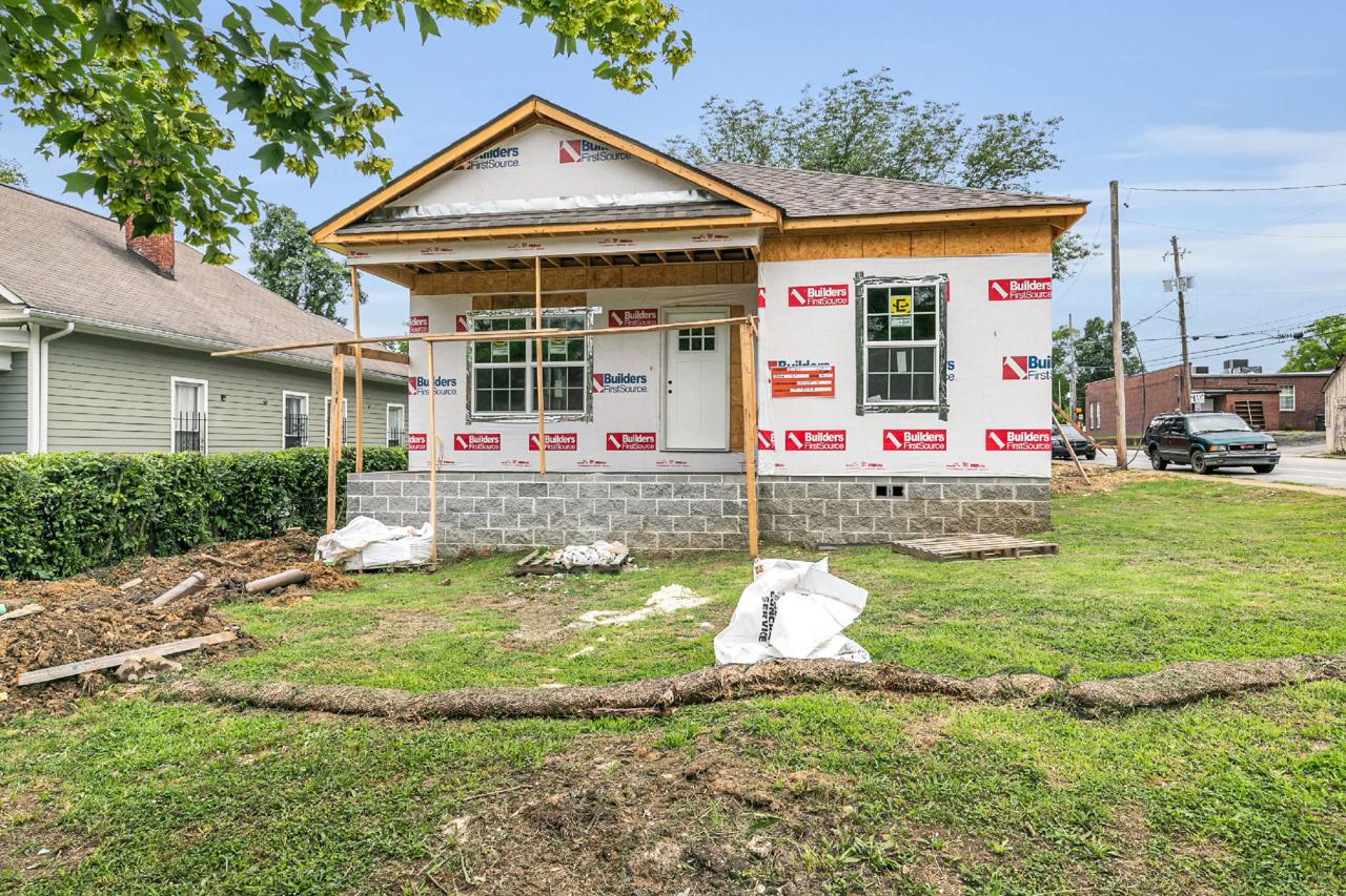 2100 Oak St - Photo 1