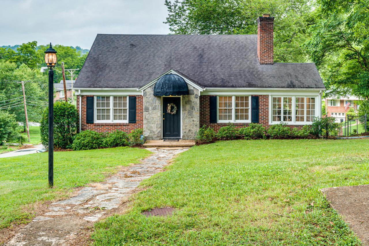 209 Hilltop Dr - Photo 1