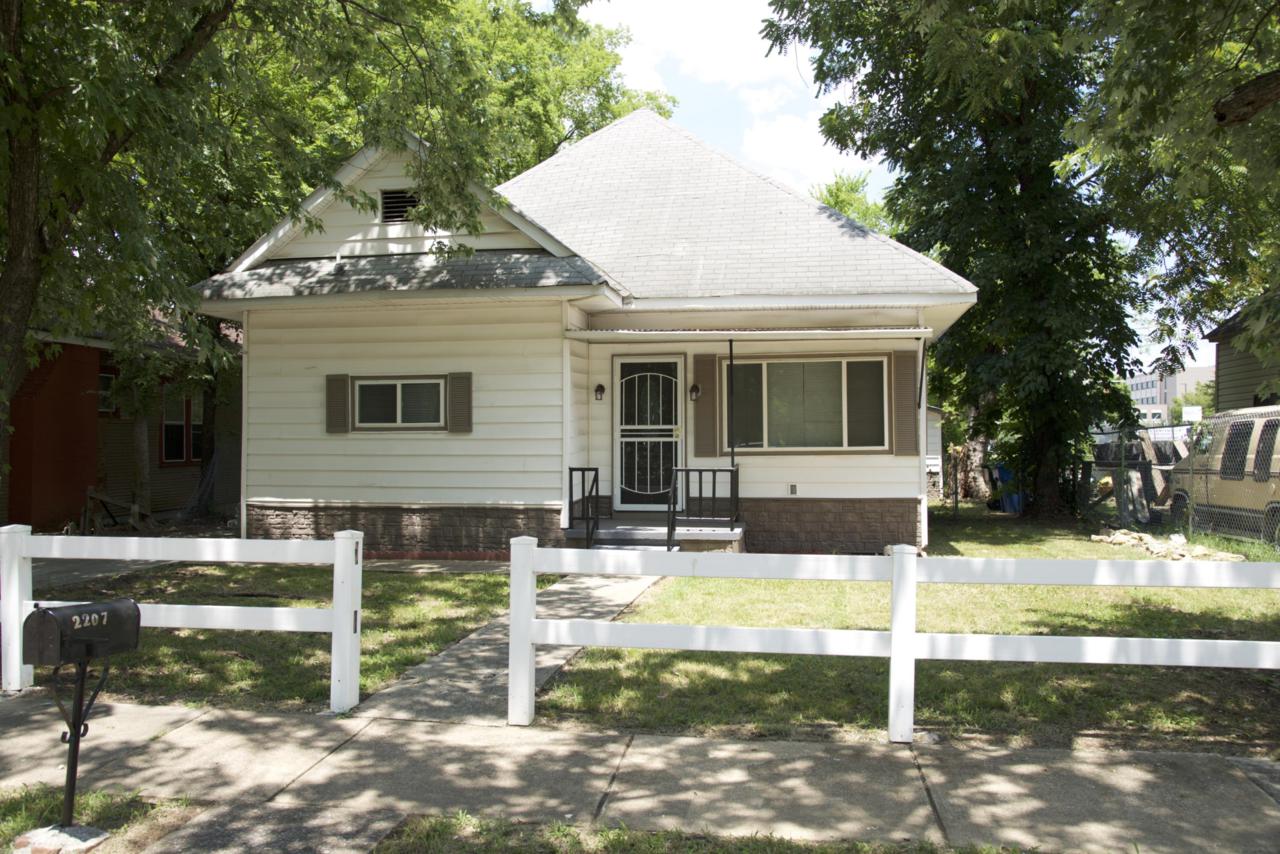 2207 Duncan Ave - Photo 1