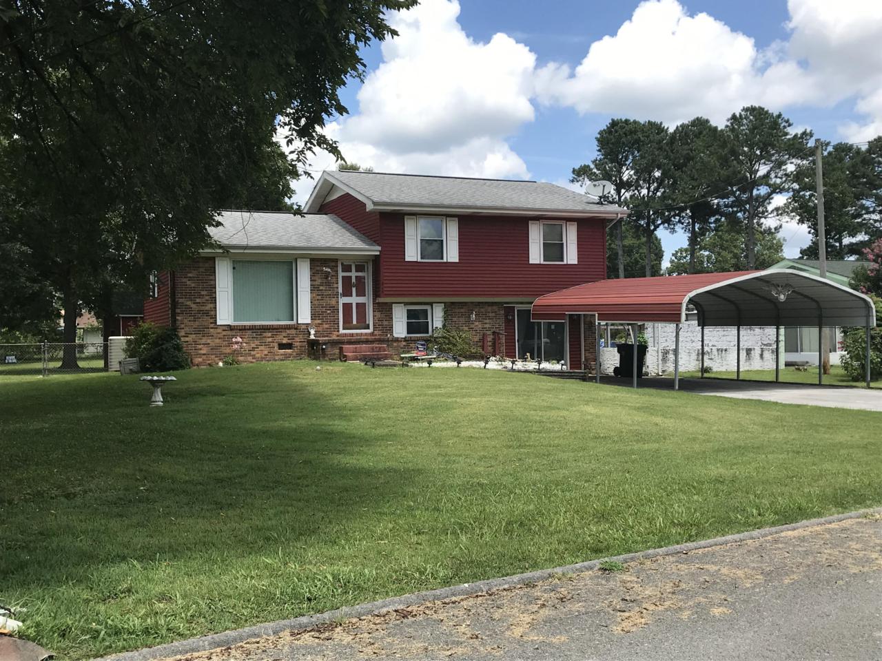 586 Pinewood Cir - Photo 1