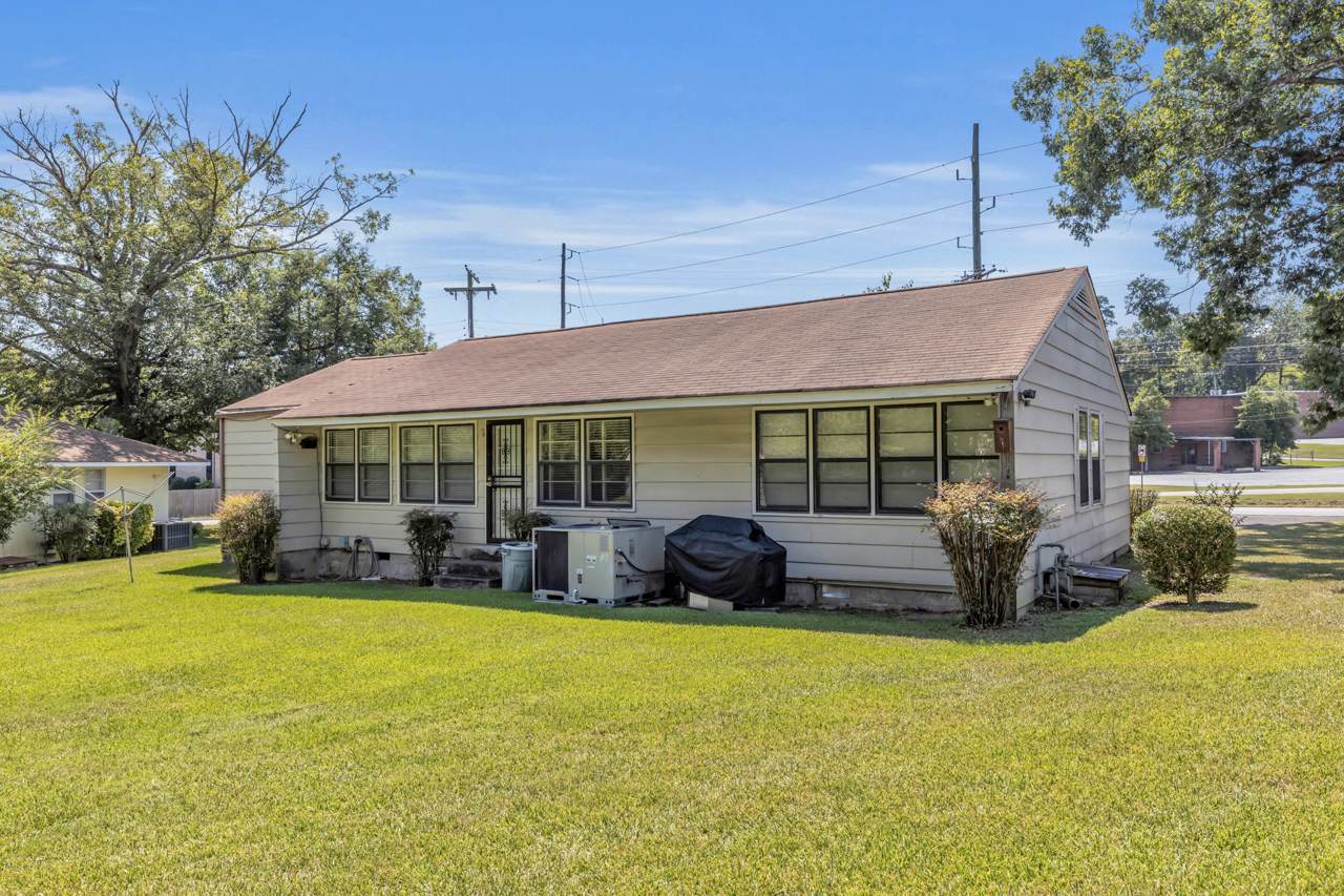 1176 Seminole Dr - Photo 1