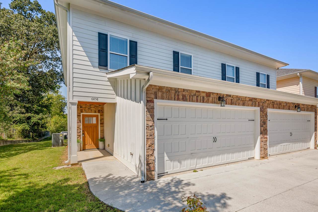 6858 Palms Ct - Photo 1