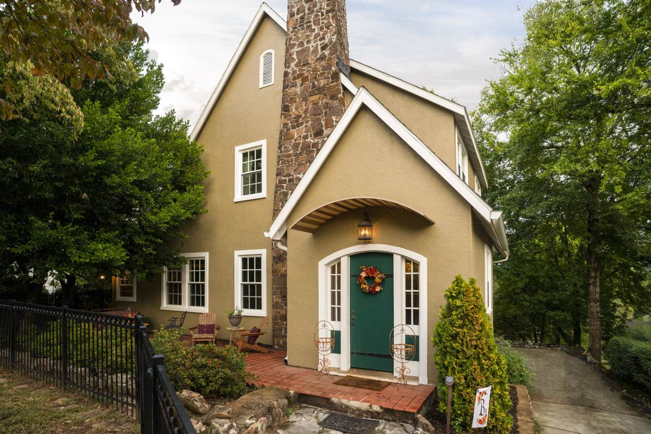82 Crest Rd - Photo 1
