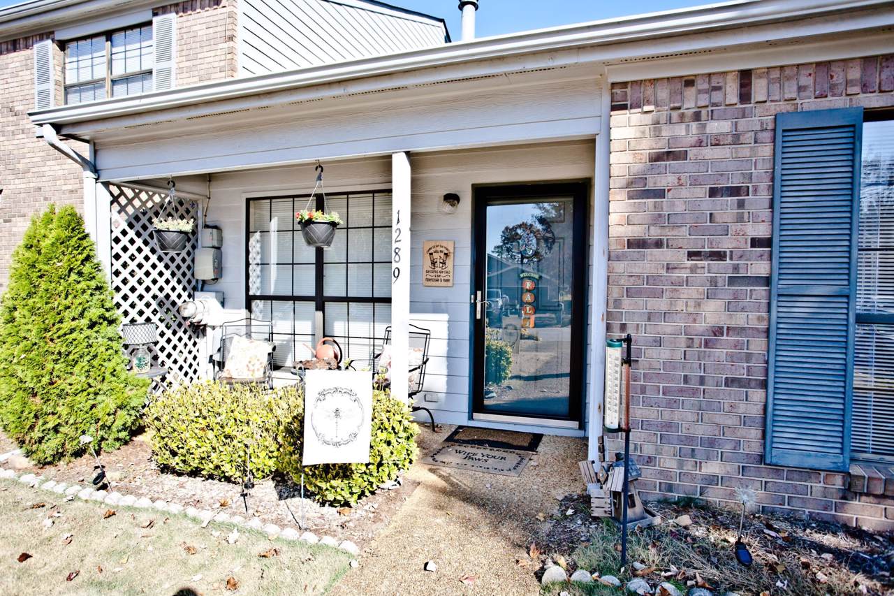 1289 Village Green Dr - Photo 1