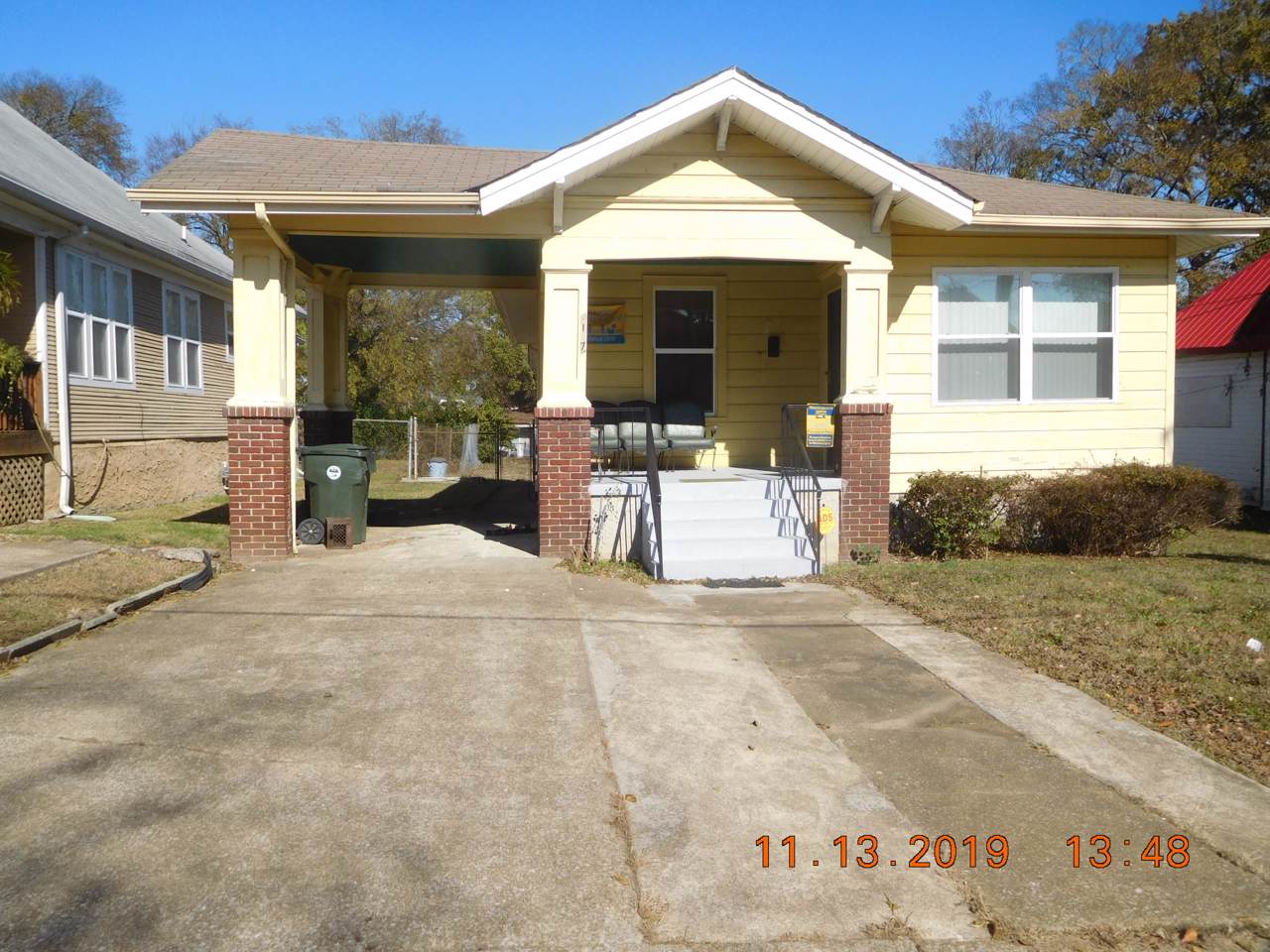 2107 Oak St - Photo 1