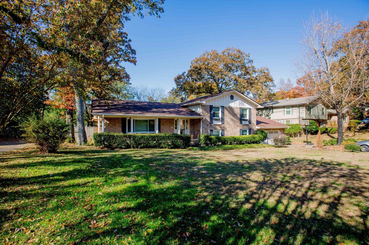 4015 Highwood Dr - Photo 1