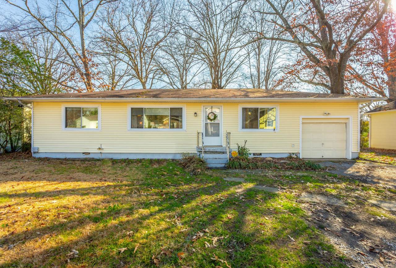 414 Lovell Ave - Photo 1