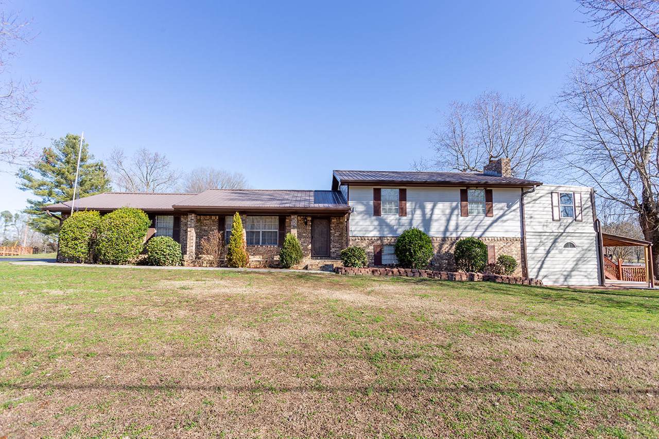 382 Charles Cir - Photo 1