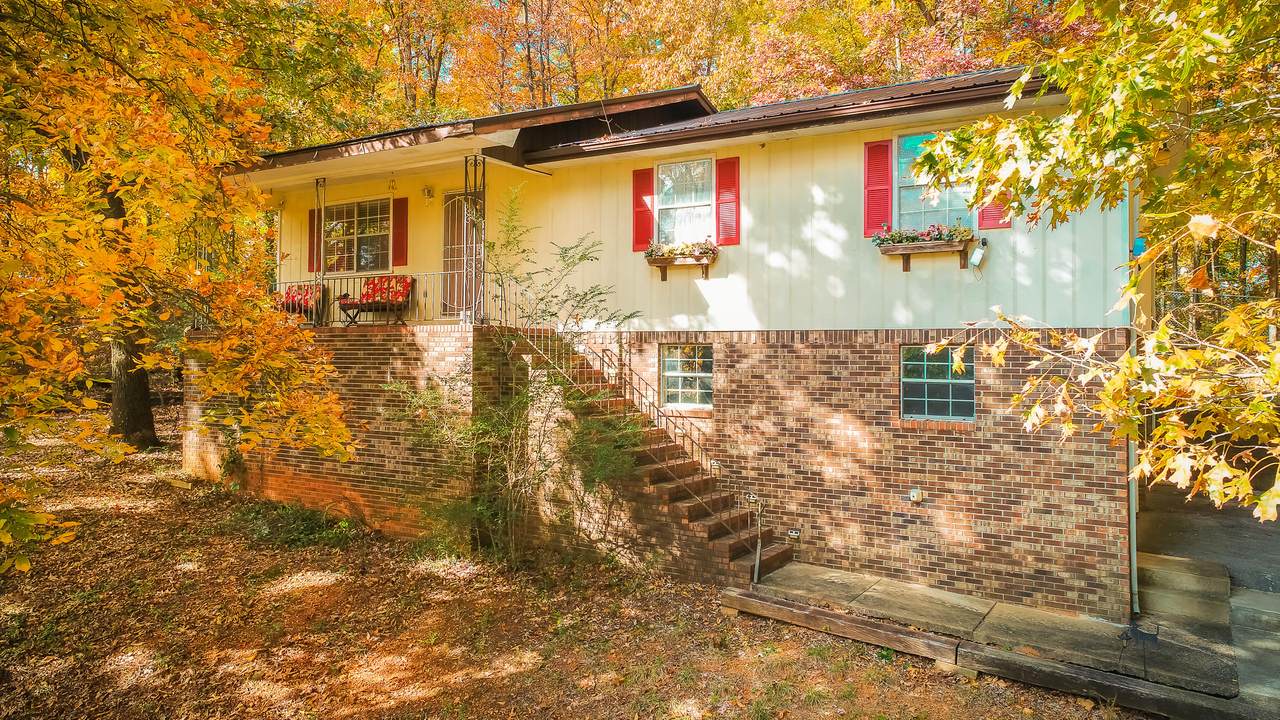 705 Scenic Dr - Photo 1