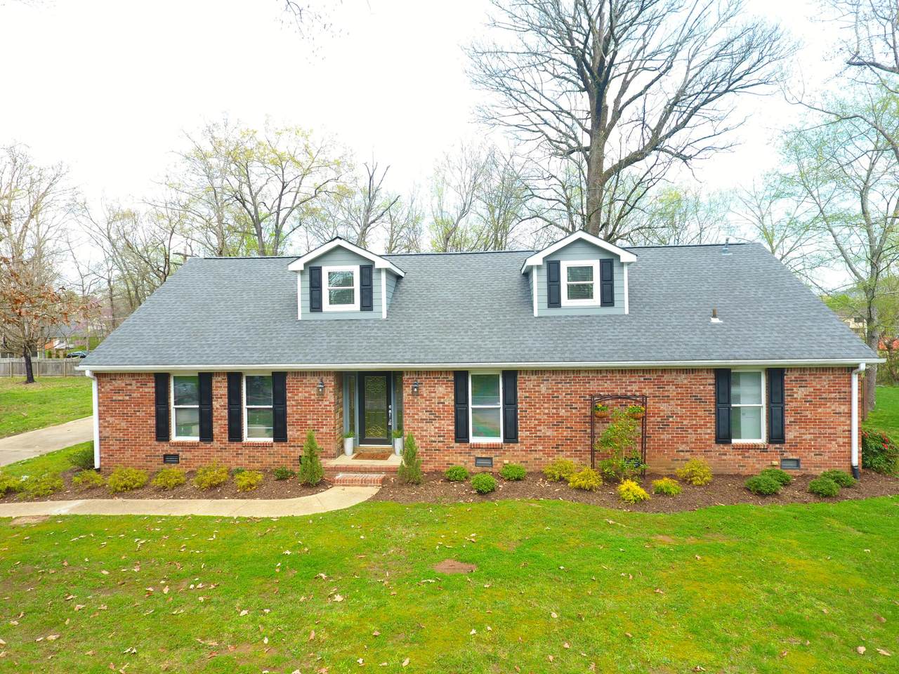 407 Valleybrook Rd - Photo 1 407 Valleybrook Rd - Photo 1