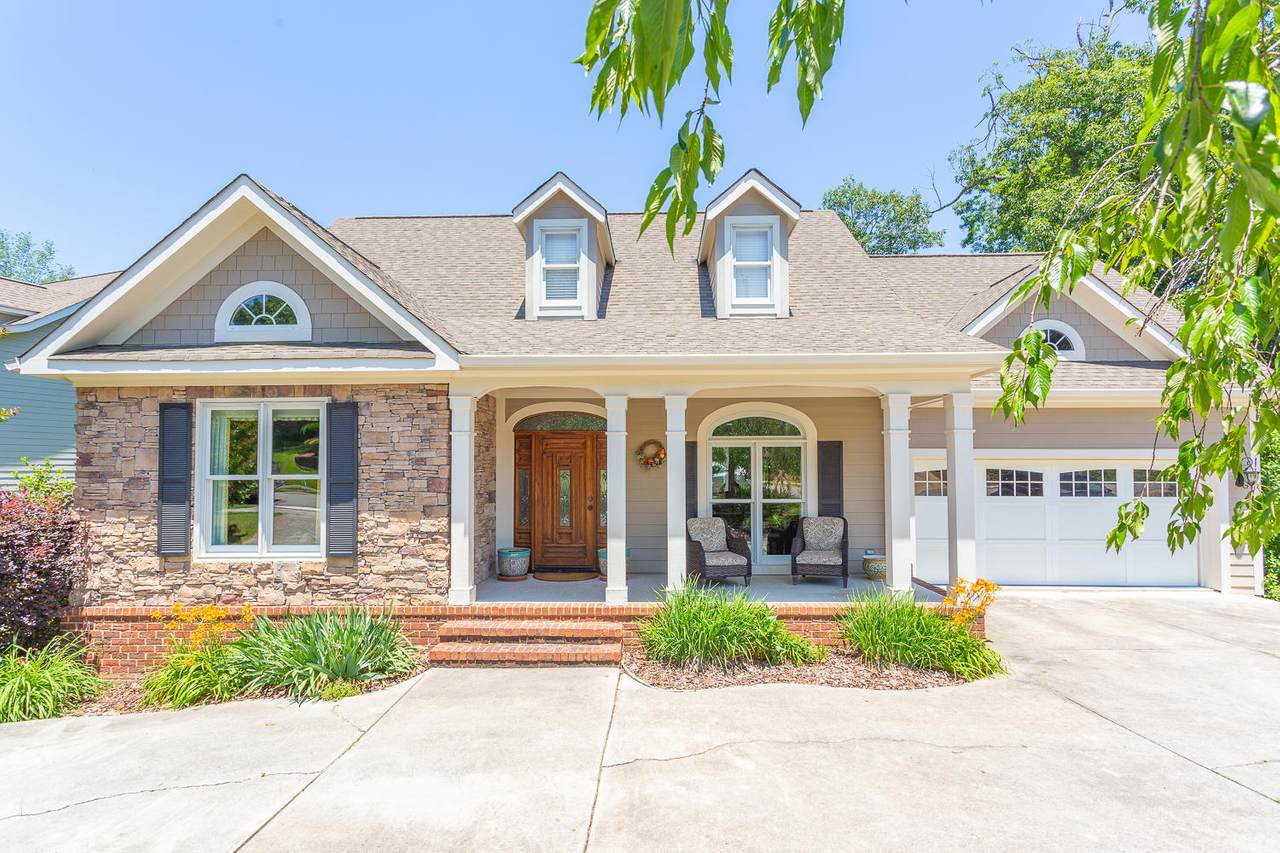 1007 Dallas Rd - Photo 1