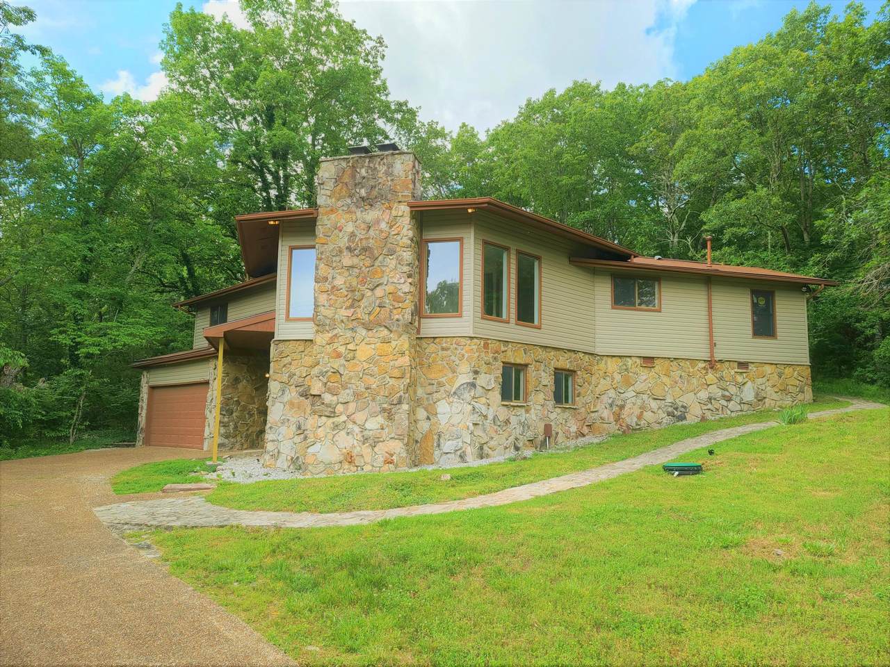 333 Snead Dr - Photo 1
