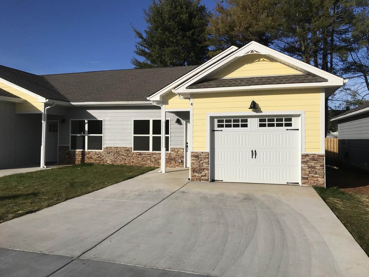 4470 Keith St - Photo 1