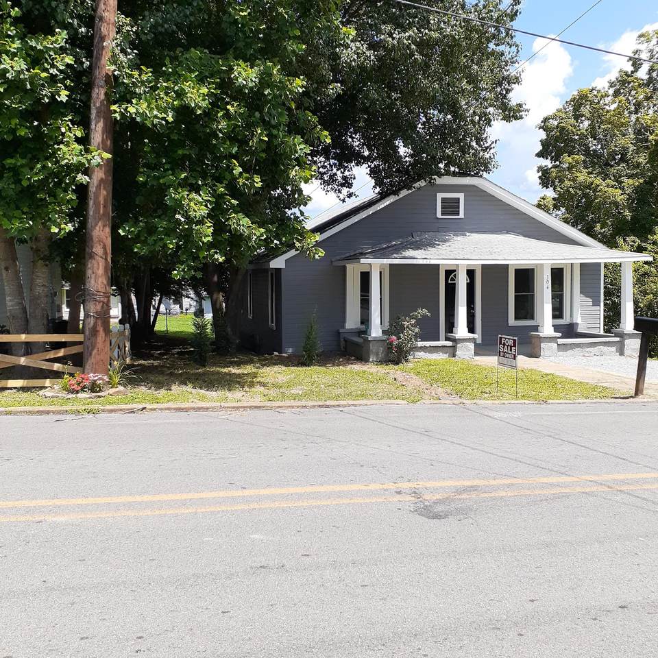 304 Cherokee St - Photo 1