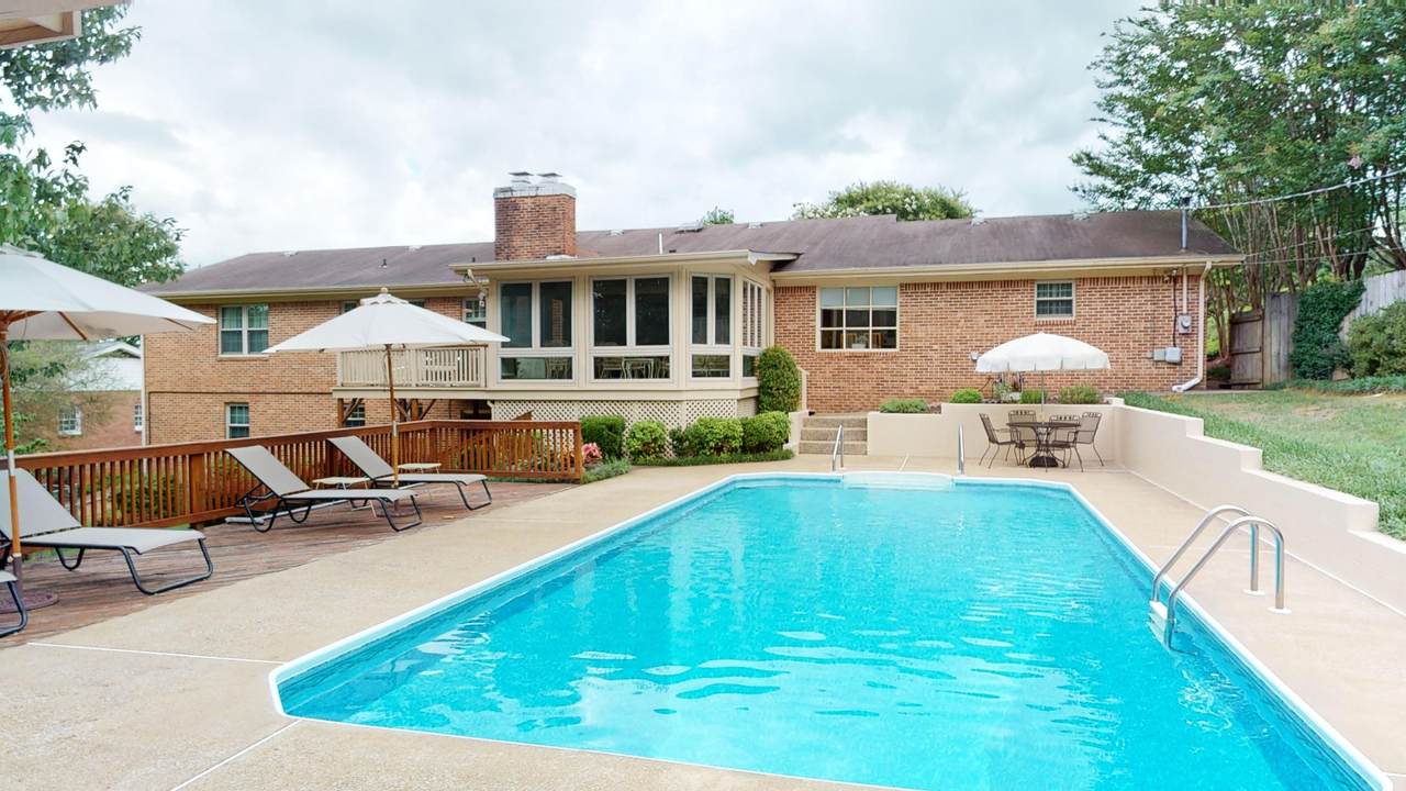1709 Skyline Dr - Photo 1