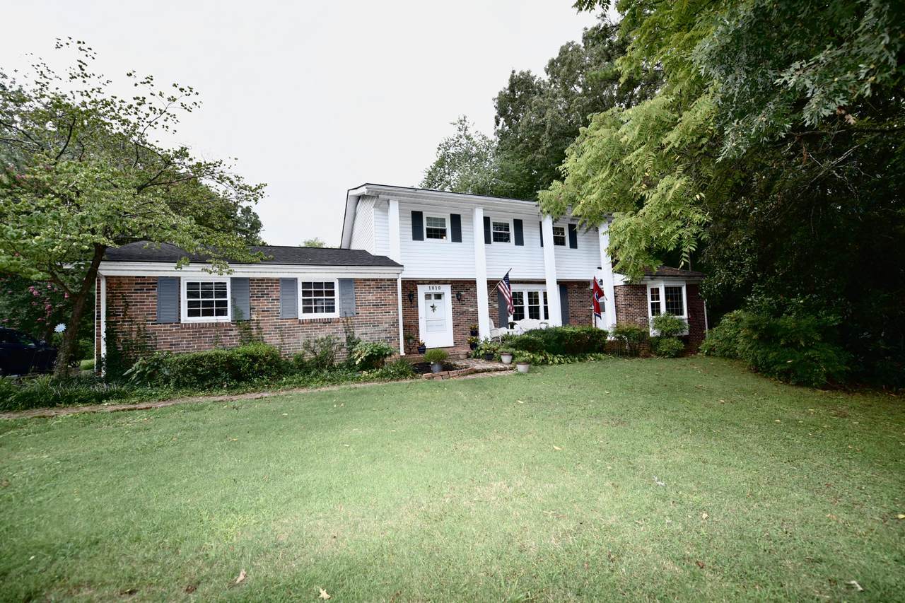 1010 Beech Cir - Photo 1