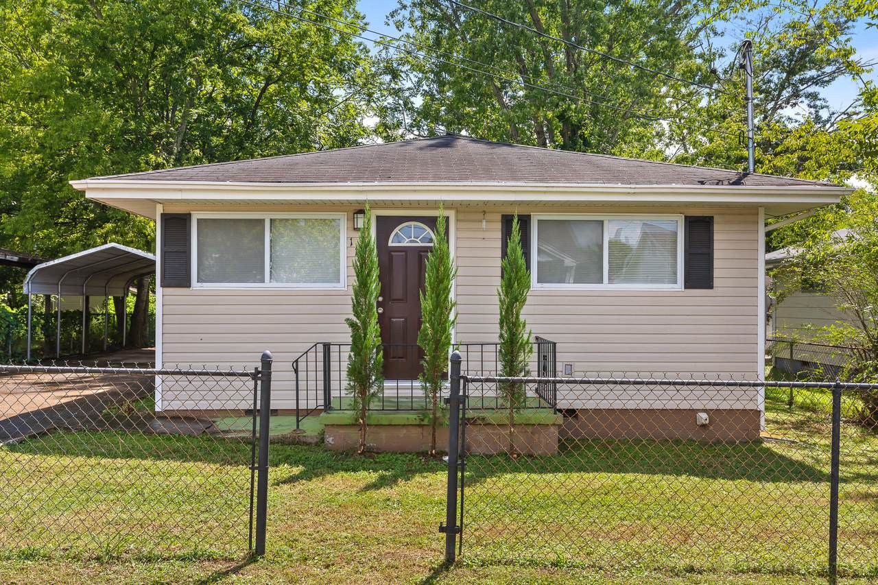 112 Oak St - Photo 1
