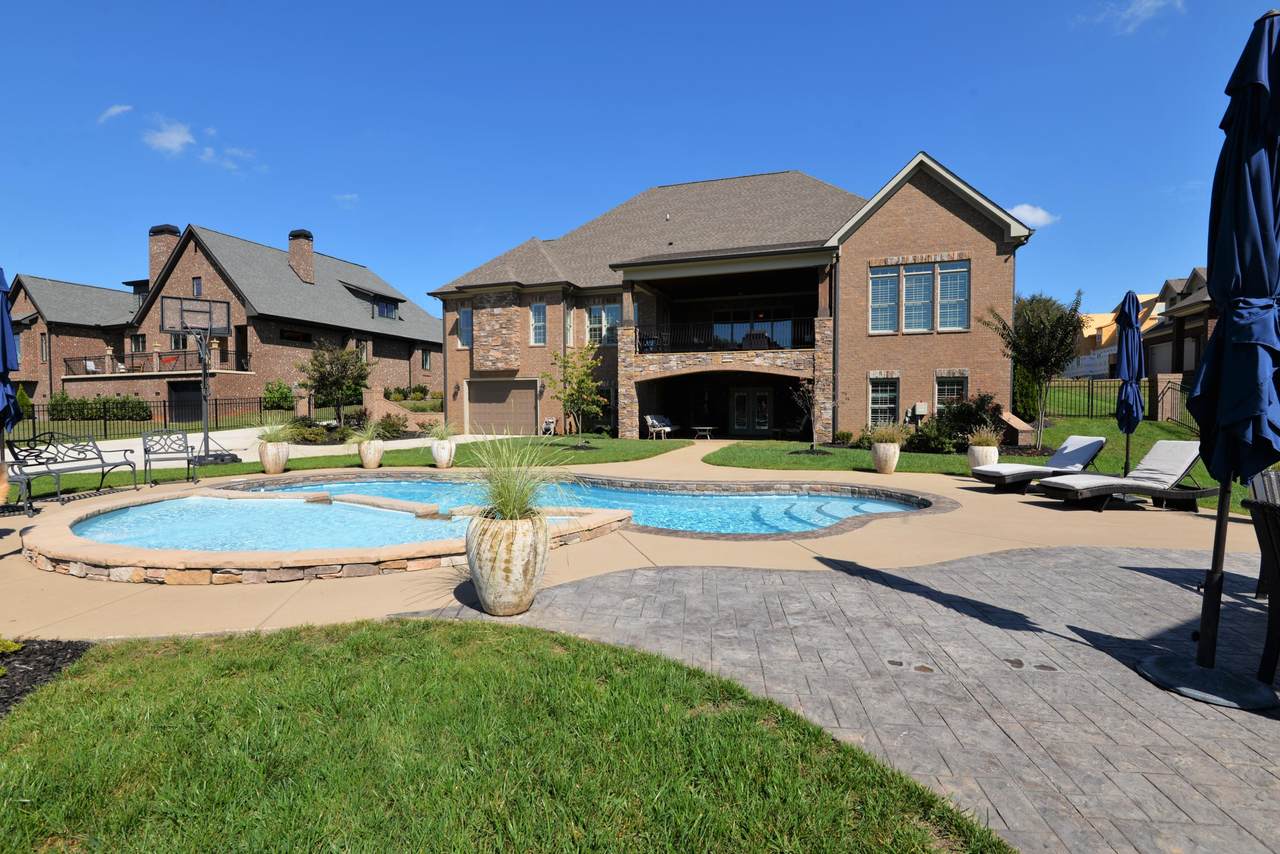 7975 Jonathan Dr - Photo 1
