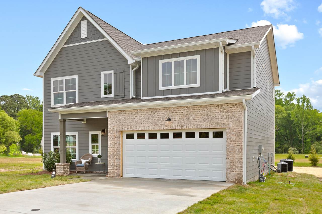 1307 Neyland Cir - Photo 1