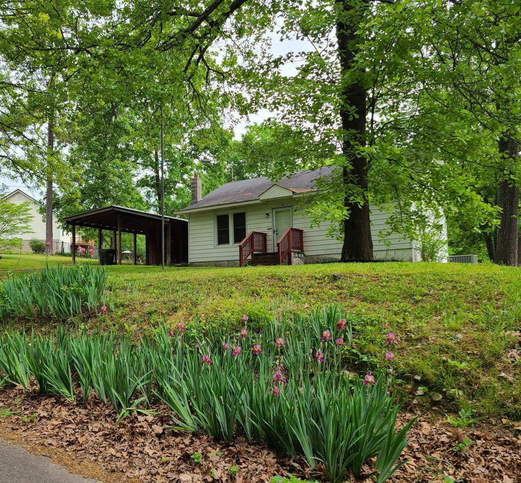 196 Blanche St - Photo 1