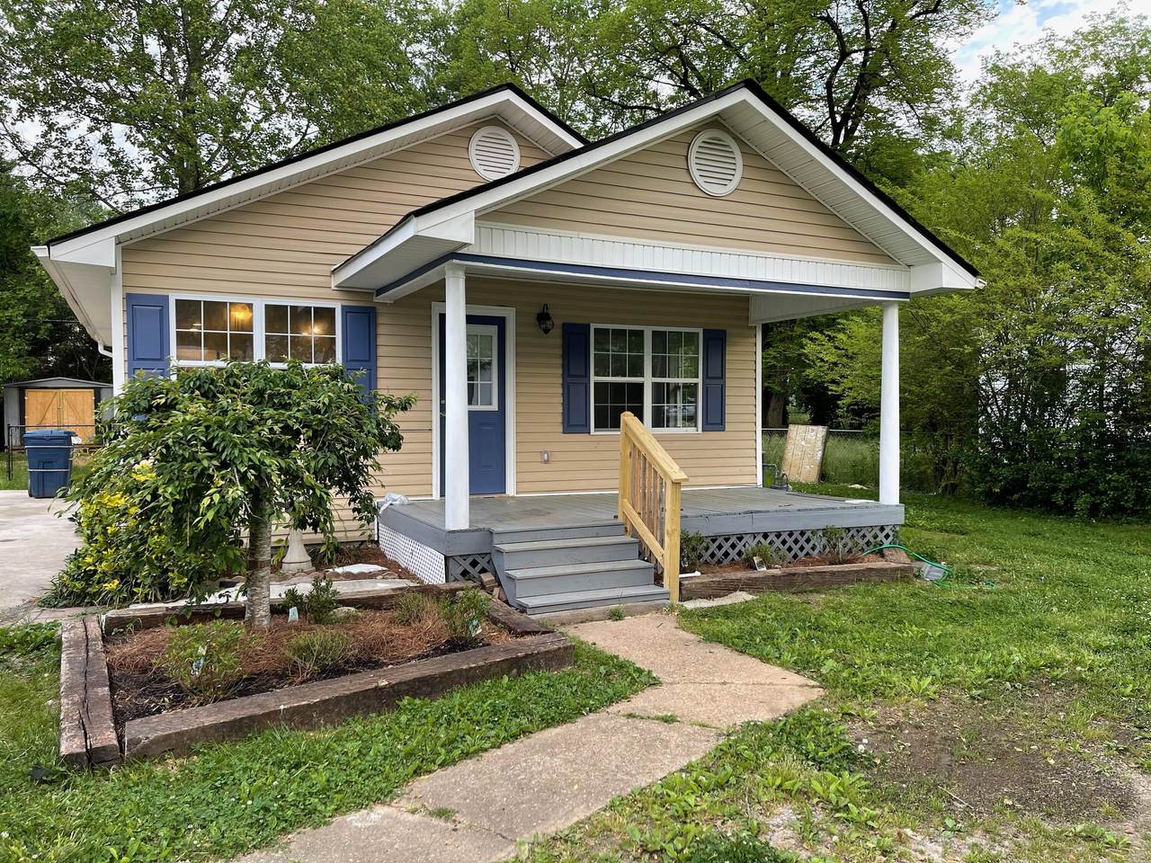 2308 Lyndon Ave - Photo 1