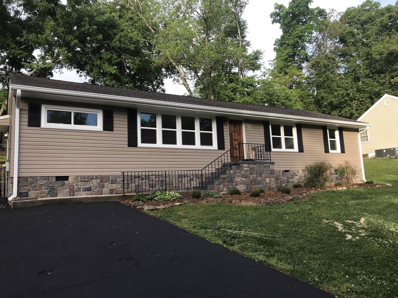 744 Emory Dr - Photo 1