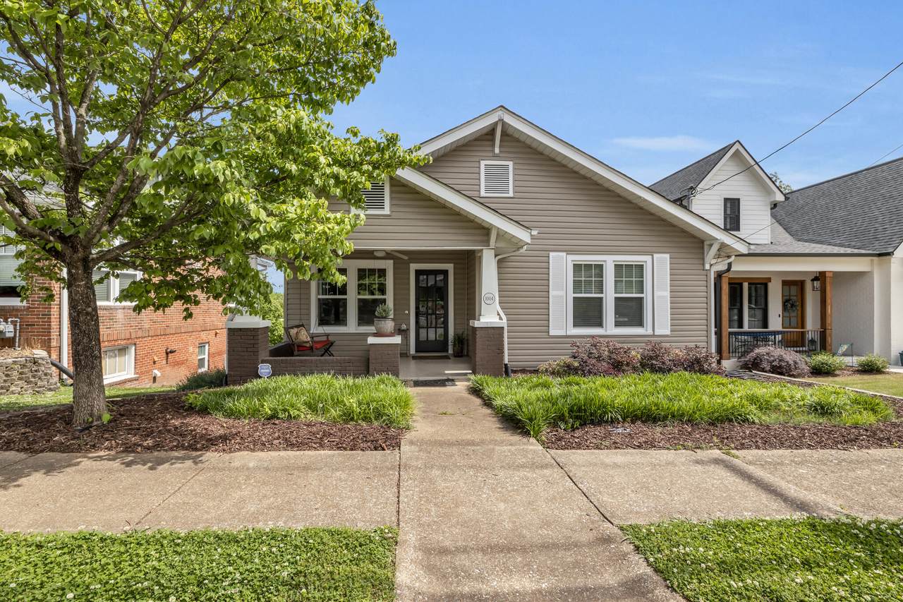 1004 Forest Ave - Photo 1