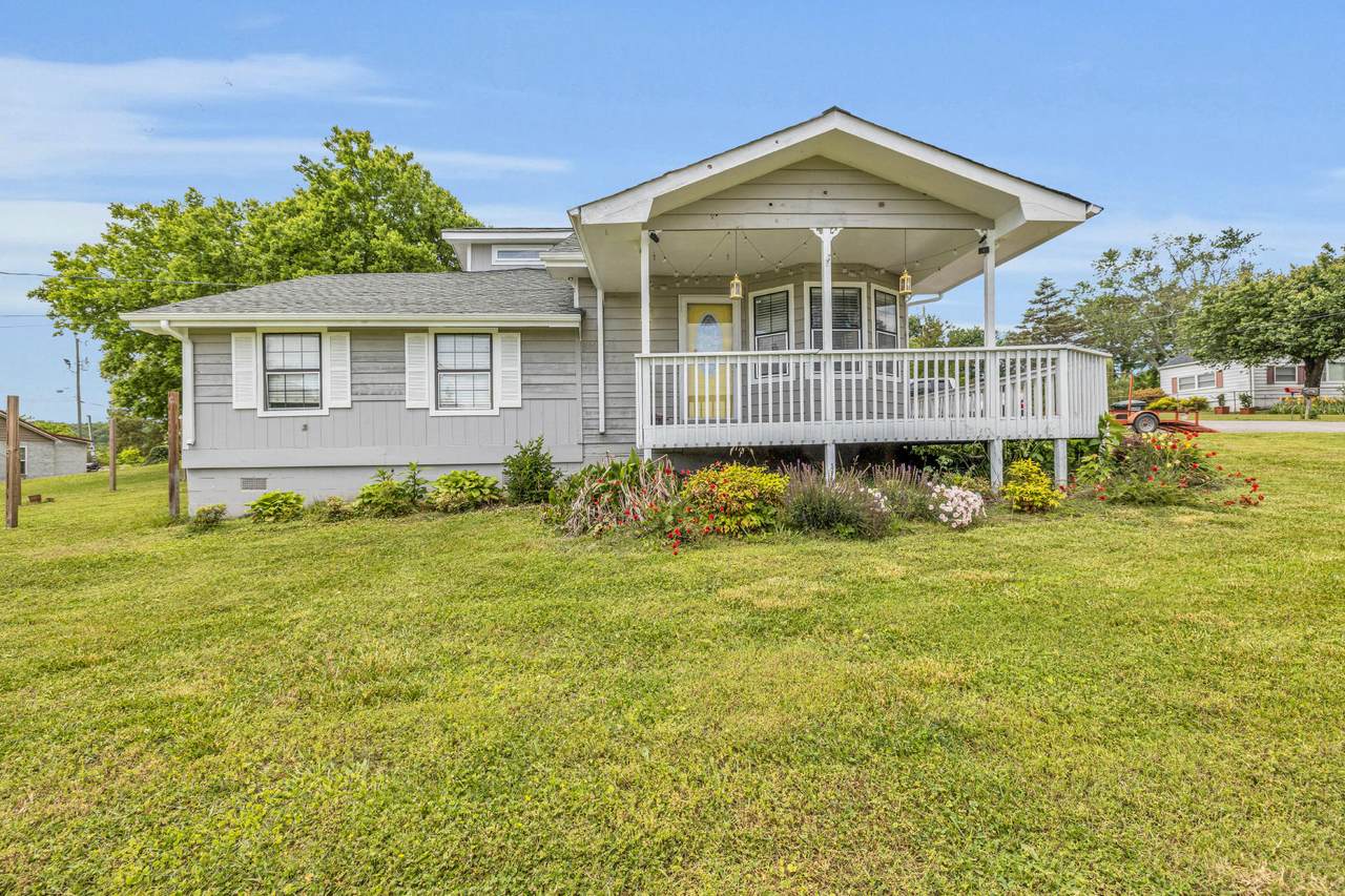 925 Garden St - Photo 1
