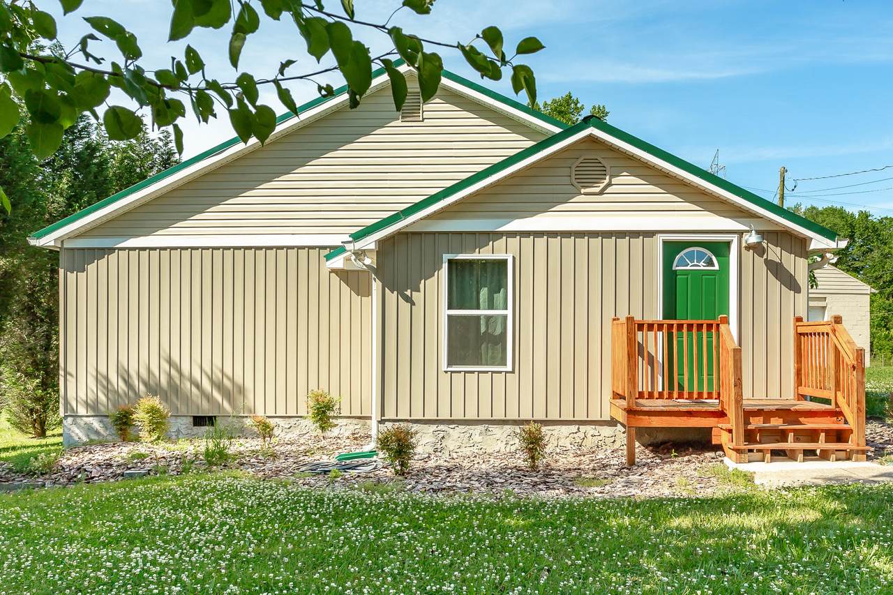 206 Daisy Ave - Photo 1