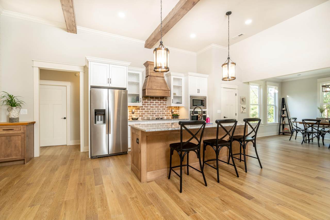 6925 Wake Robin Dr - Photo 1