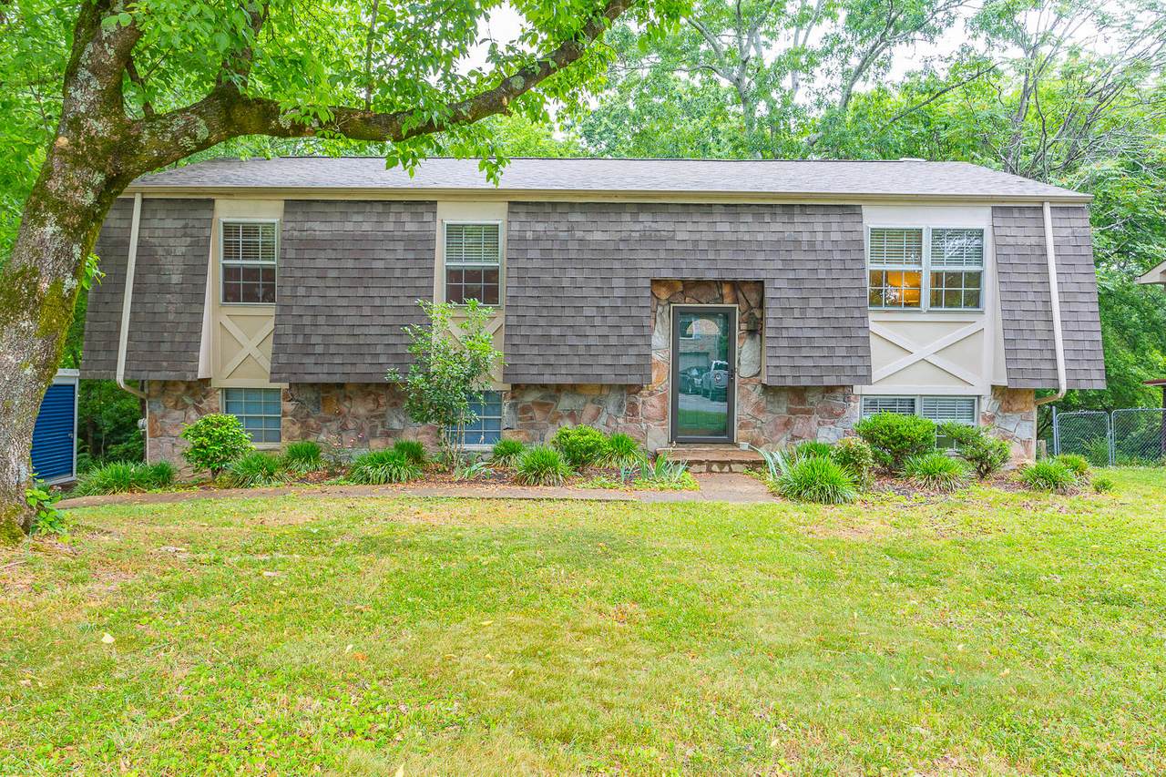 413 Stoneridge Dr - Photo 1