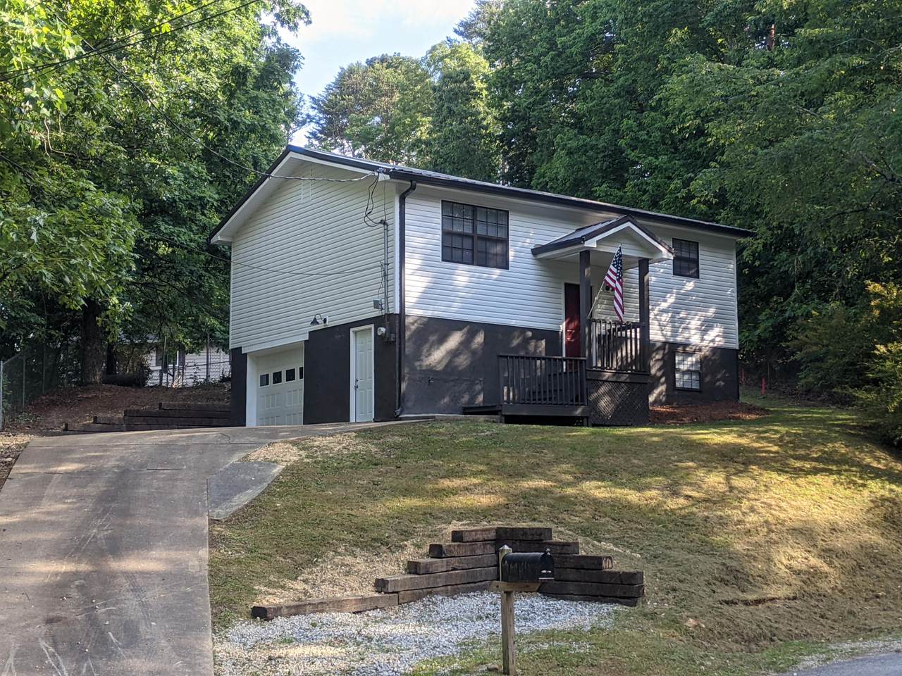 147 Sunset Cir - Photo 1