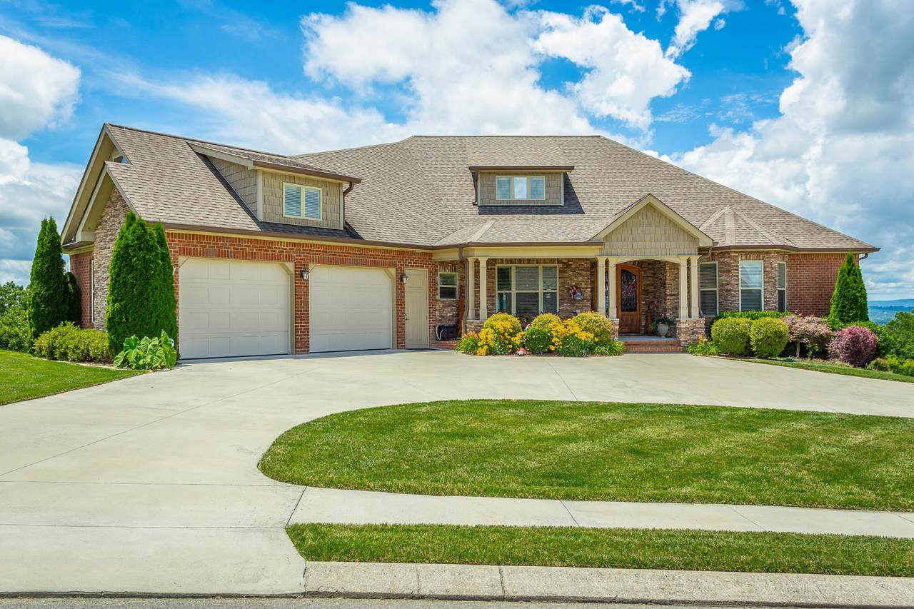 140 The Pointe Dr - Photo 1