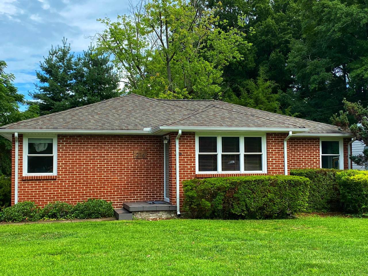 216 Marlboro Ave - Photo 1