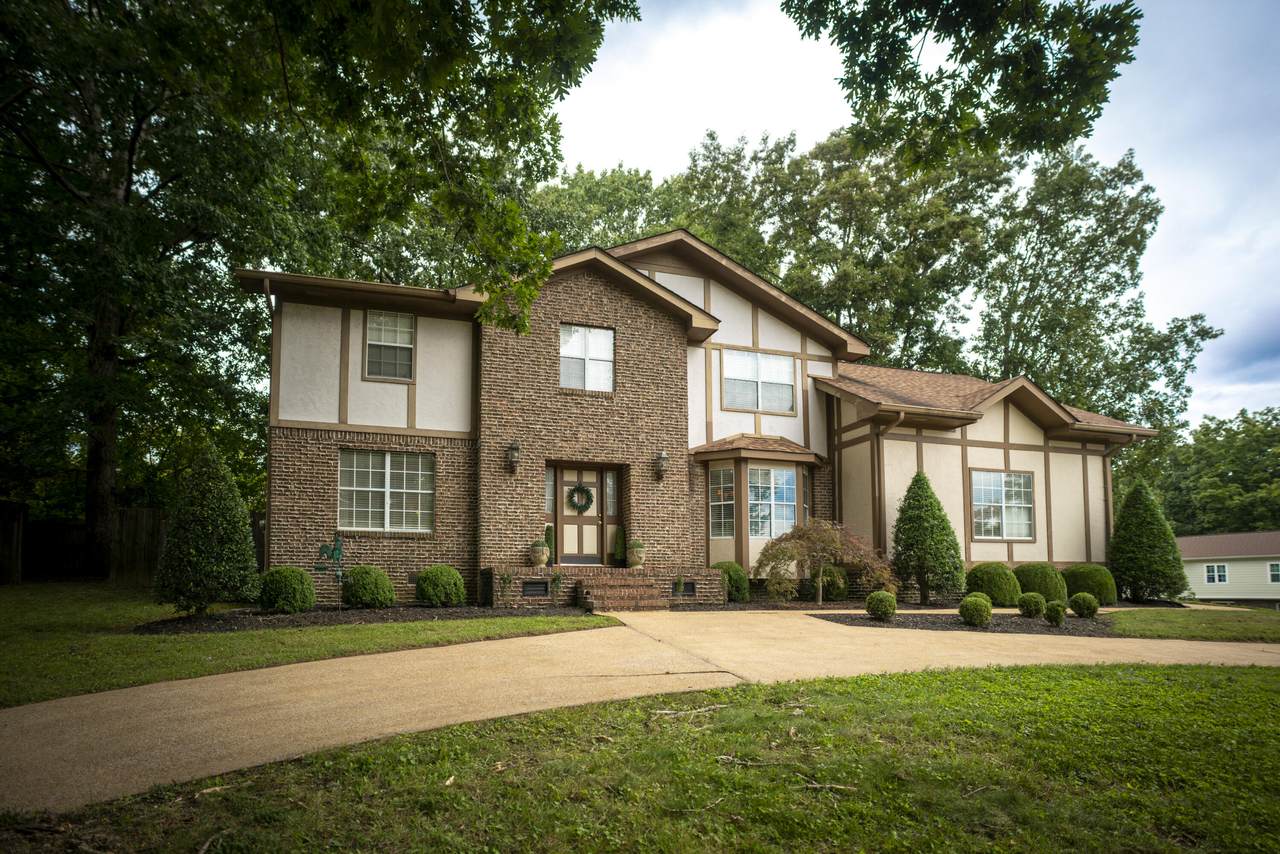 1901 Colonial Way Cir - Photo 1